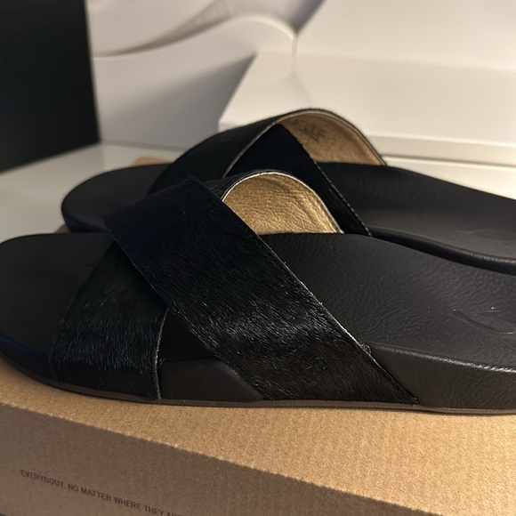 ❤️OluKai Kipe’a Oho Slides❤️ - Picture 6 of 8